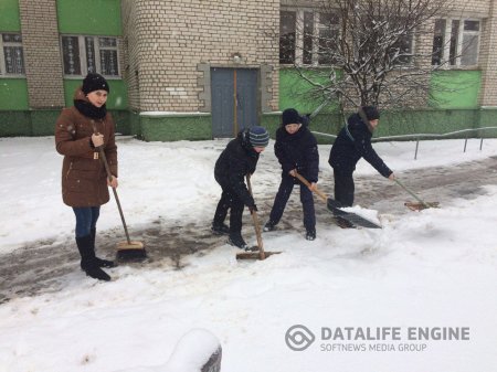 Уборка снега продолжается.. Уборка снега продолжается..